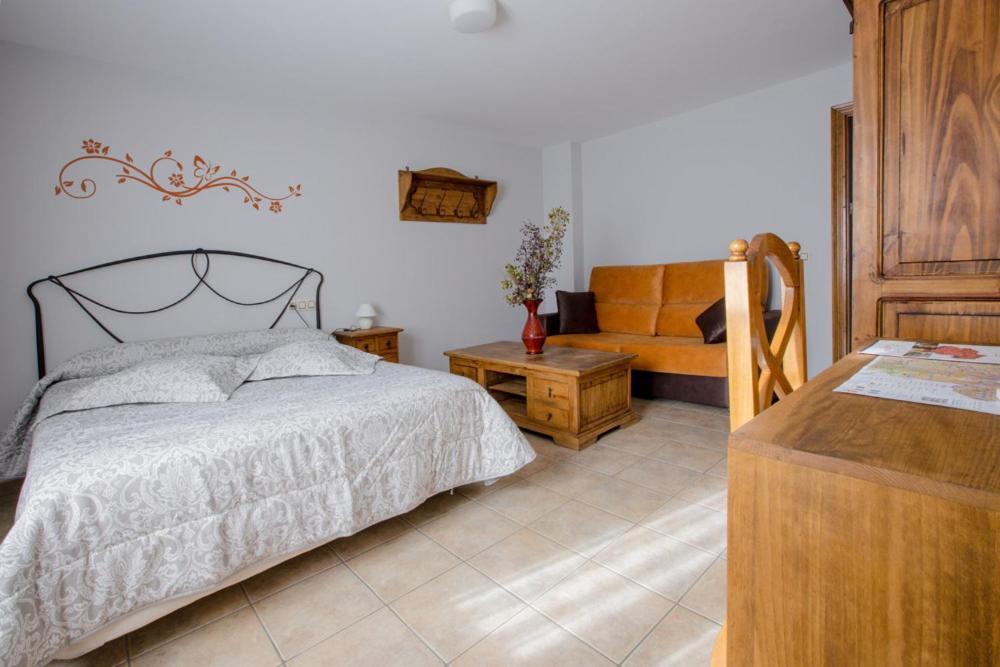 Hostal Antiguo Hospital Linares de Mora Eksteriør billede
