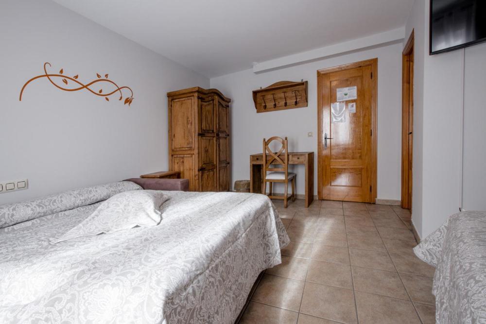 Hostal Antiguo Hospital Linares de Mora Eksteriør billede