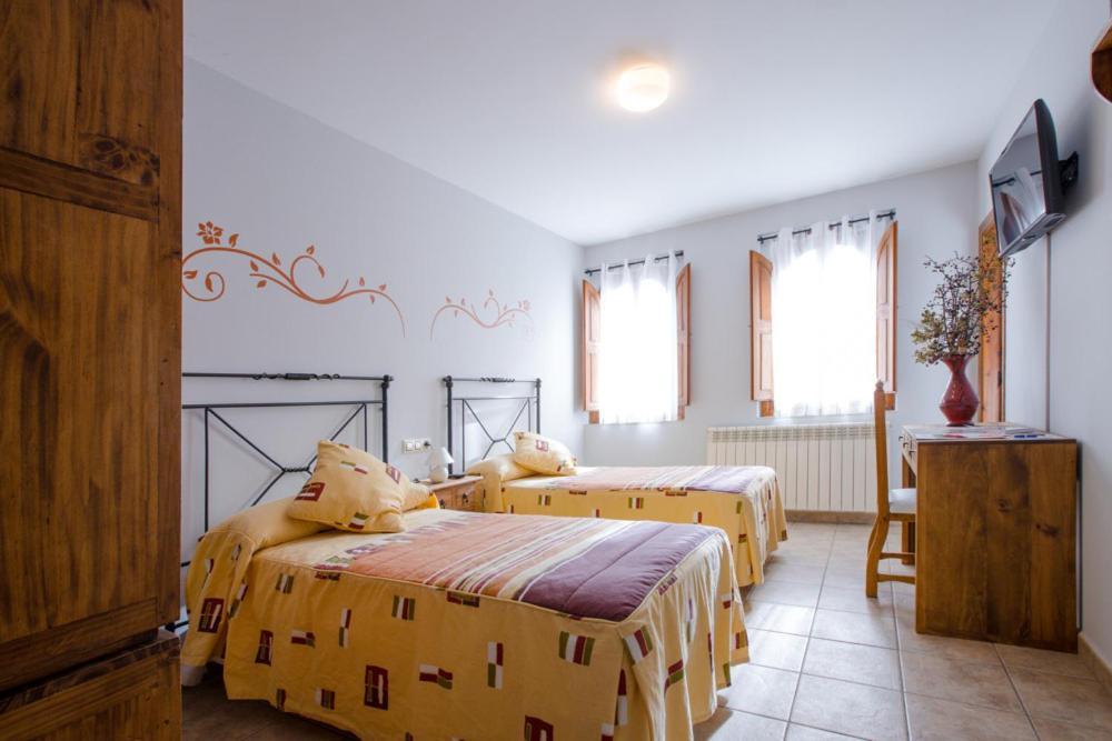 Hostal Antiguo Hospital Linares de Mora Eksteriør billede