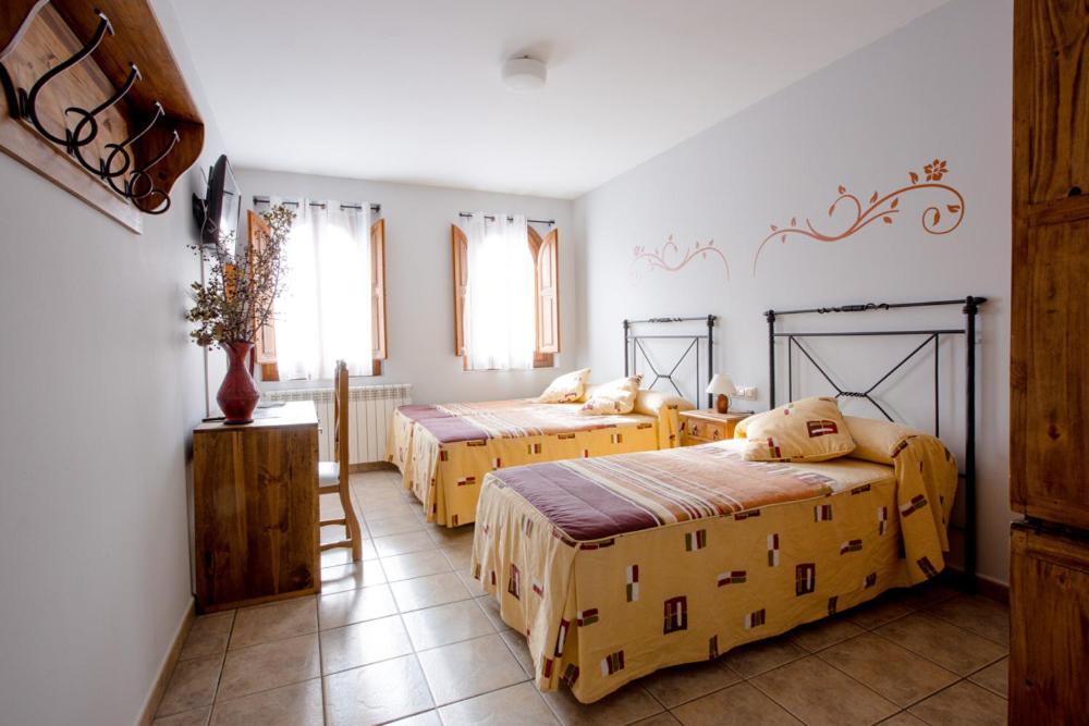 Hostal Antiguo Hospital Linares de Mora Eksteriør billede